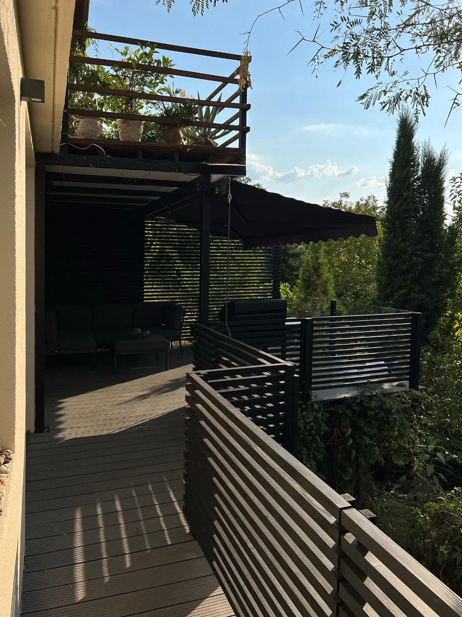 Pergola House In A Green Oasis With Fantastic View Apartment Petrovaradin Bagian luar foto