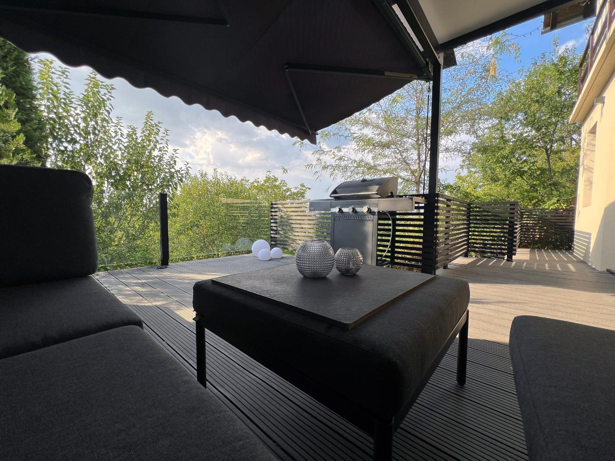Pergola House In A Green Oasis With Fantastic View Apartment Petrovaradin Bagian luar foto